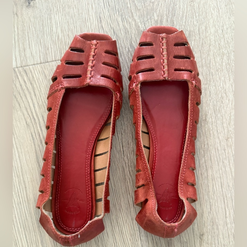 Frye Women’s peep toe flats 7.5 🤎